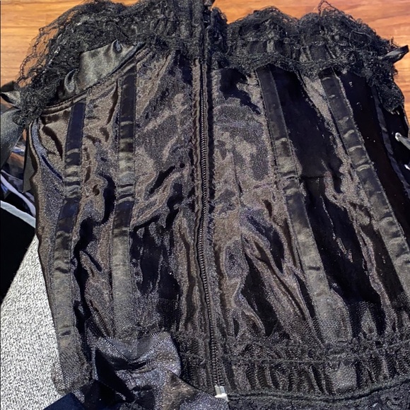 Black corset lace top - Picture 4 of 4